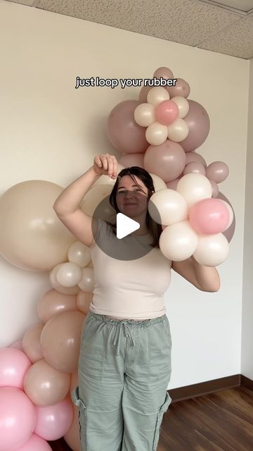 Dallas Event Planner on Instagram: "Quick tutorial on how to make a balloon flower 🌼✨ you can purchase our Dusk Beauty Kit on our website or purchase the daisies separately to add on to your own custom kit 🫶🏼 #betterwithbashify #balloonflower #balloonflowertutorial #balloonflowers #balloontutorial #balloondecor" How To Make A Flower Out Of Balloons, How To Decorate A Birthday Party, How To Make Daisy Balloons, How To Make Flower With Balloon, Flowers Balloons Decorations, How To Decorate Balloons For Birthday, How To Make Flowers Out Of Balloons, How To Decorate Balloons, How To Make A Flower Balloon