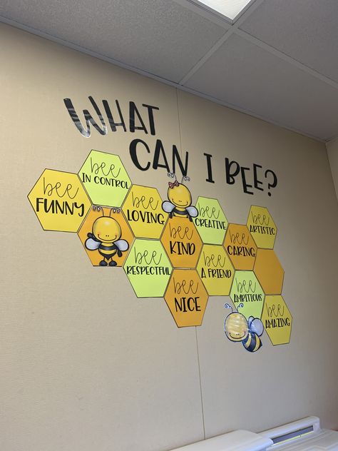 What Can I Bee, Bee Themed Classroom, Bee Classroom, Diy Classroom Decorations, School Board Decoration, Preschool Classroom Decor, Mommy To Bee, Elementary Classroom Decor, English Classroom