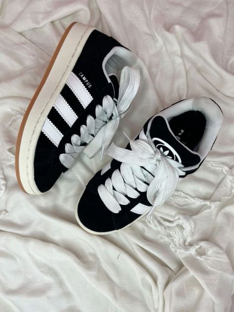 Sneakers Instagram, Adidas Campus Shoes, Tennis Adidas, Campus Adidas, Nike Shoes Girls, Jordan Shoes Retro, All Nike Shoes, Cute Nike Shoes, Adidas Girl