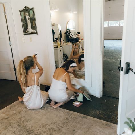 Just girlies getting ready for wedding day! Getting Ready For Wedding Photos, Getting Ready For Hoco, Friends Getting Ready Aesthetic, Bridal Party Getting Ready Pictures, Best Friend Getting Married, Getting Ready Photoshoot, Bridesmaids Getting Ready Photos, Wedding Getting Ready Pictures, Friends Getting Ready