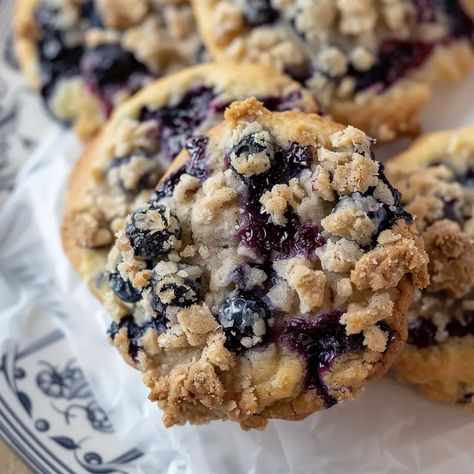 DESSERTS - CookiesPedia Blueberry Muffin Cookies With Streusel, Blueberry Streusel Cookies, Crumbl Blueberry Muffin Cookie, Blueberry Crumble Cookies, Blueberry Muffin Cookies, Muffin Cookies, Cobbler Crust, Blueberry Cobbler Recipes, Crumble Cookies