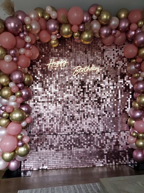 Not my picture! #backdrop #birthday # party #rose #gold #pink #balloons Gold Theme Birthday, Backdrop Panels, Shimmer Wall Backdrop, Gold Birthday Party Decorations, Pink And Gold Birthday Party, Pink Gold Birthday, Gold Birthday Decorations, 18th Birthday Decorations, Rose Gold Theme