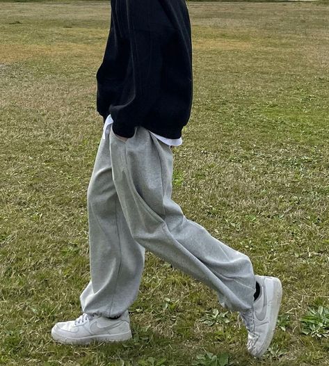 Short Man Aesthetic, Boyfriend Sweatpants Outfit, Sweatpants Outfit Men Aesthetic, Mens Comfy Outfits Aesthetic, Sweatpants Aesthetic Men, Boy Sweatpants Outfit, Comfy Boy Outfits, Dad Outfits Aesthetic, Guys Sweatpants Outfit