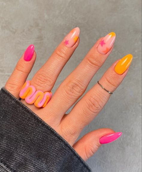 Pink And Orange Star Nails, Summer Nails Stars, Organge Nails, Round Summer Nails, Summer Nails Round, Rush Nails, Bahamas Nails, Pink And Orange Nails, Carpet Ideas 2023