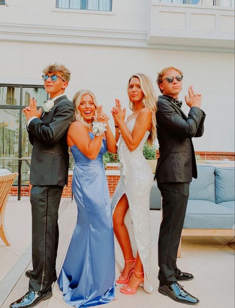 Prom Pictures Group Couples, Prom Photography Poses With Family, 4 People Prom Pictures, Prom Poses For Friend Dates, Prom Pictures Couples Friends, Prom Pictures Couples Ideas, Prom Posing Ideas Couple, Formal Pictures Friends, Prom Picture Ideas For Friends Group Poses Couple