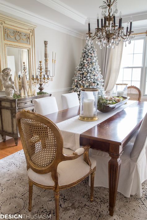 Country Style Dining Room, Holiday Dining Room, French Country Rug, French Country Dining Room, Dining Room French, Christmas Dining Room, Country Dining Rooms, French Country Dining, French Country Kitchens