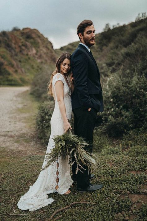 Tall Bride, Short Bride, Wedding Photography Checklist, Height Difference, Wedding Picture Poses, Photography Makeup, Wedding Couple Poses, Wedding Photos Poses, Bride Photo