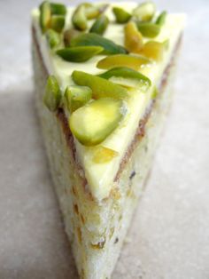 I'm not really into sweets but this looks amazing. Pistachio cake with neoclassic buttercream. Pistachio Cake Recipe, A Slice Of Cake, Pistachio Recipes, Slice Of Cake, Pistachio Cake, Cake Bites, Sicilian Recipes, A Piece Of Cake, Piece Of Cake