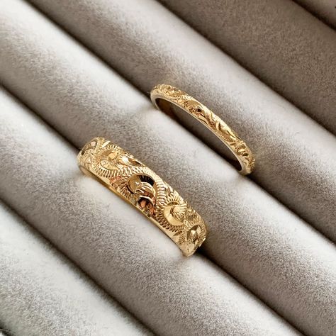 Gold Ring Stacking Ideas, Love Ring Wedding Band, Engraved Wedding Bands, Indian Wedding Rings, His And Hers Wedding Bands, خواتم خطوبة, Wedding Rings Sets His And Hers, Cute Engagement Rings, Couples Ring Set