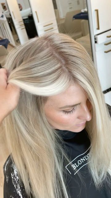 Blonde Foils With Lowlights, Solid Blonde To Dimensional, Blonde Highlights Close To Root, Blonde Foils On Blonde Hair, Summer Buttery Blonde, Blonde Scale, Dimensial Blonde, Creamy Blonde Babylights, Blonde To The Root