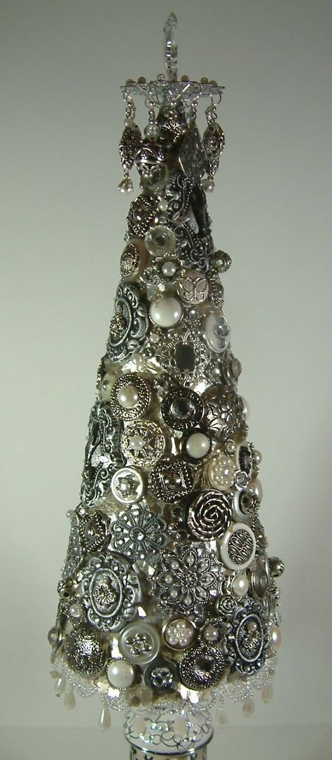 DIY:  How to Make a Jeweled Tree - using a paper cone, clay, buttons and jewelry. This is a great way to use Grandma's costume jewelry and button collection - via Artfully Musing - Jeweled Christmas Trees Tutorial...three different styles Jewelry Tree Diy, Christmas Tree Costume, Rhinestone Costume, Jewerly Art, Tree Costume, Clay Buttons, Blue Costume, Jeweled Christmas Trees, Christmas Tree Sale