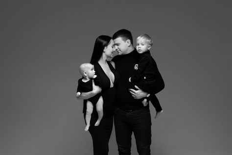 Suit Family Photoshoot, All Black Clothes Family Photoshoot, Newborn Family Photos Black Outfits, Black And White Mommy And Me Photoshoot, Family Photosession Ideas Studio, Family Photos In A Studio, Black Theme Family Photoshoot, Family Of Four Photoshoot Studio, Black And White Newborn Family Pictures