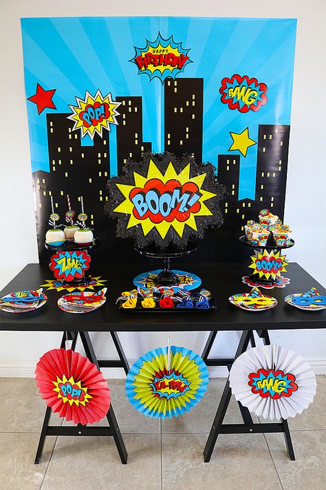 Superhero Party Decorations Diy, Diy Superhero Birthday Party, Superhero Birthday Decorations, Superhero Birthday Party Decorations, Superhero Party Games, Superman Birthday Party, Superhero Party Decorations, Marvel Birthday Party, Superman Birthday