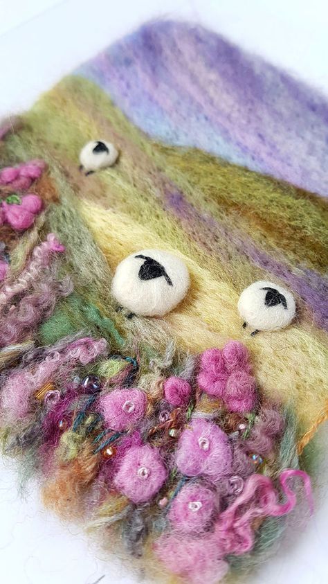 Tovad Ull, Needle Felting Tutorial, Wool Felt Projects, Needle Felting Diy, Wet Felting Projects, Felted Wool Crafts, Felt Pictures, Needle Felting Tutorials, Felt Embroidery