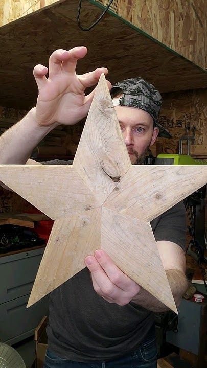 Stars Wooden Diy, Christmas Diy With Wood, Diy Xmas Wood Projects, Easy Diy Christmas Wood Crafts, Diy Projects Scrap Wood Ideas, Star Wood Crafts, Wood Project For Christmas, Christmas Wood Star, How To Make Wood Stars