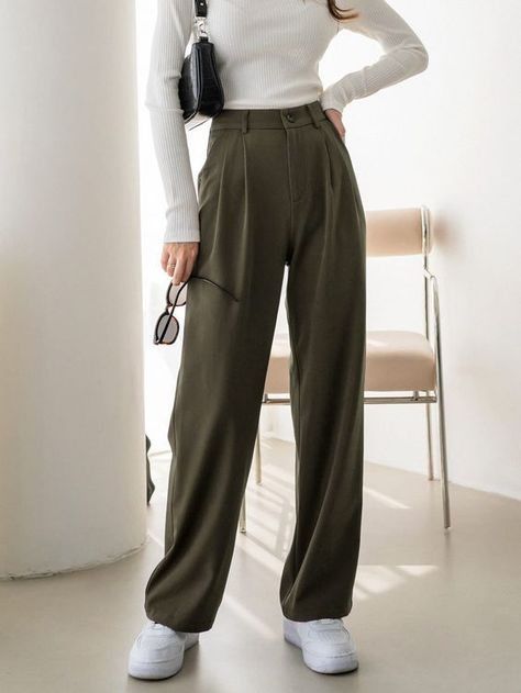 The top outfits with trousers | Trousers outfits for inspiration Tailored Pants Women, Trousers Women Outfit, Bank Job, Trouser Outfit, Business Casual Outfits For Work, Stylish Work Outfits, Brown Pants, Casual Work Outfits, Looks Chic