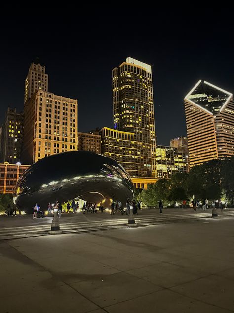 downtown chicago the bean Chicago The Bean, Lincoln Square Chicago, Downtown Chicago Aesthetic, Downtown Chicago At Night, Mason Core, Chicago Brownstone, Downtown Chicago Restaurants, Downtown At Night, The Bean Chicago