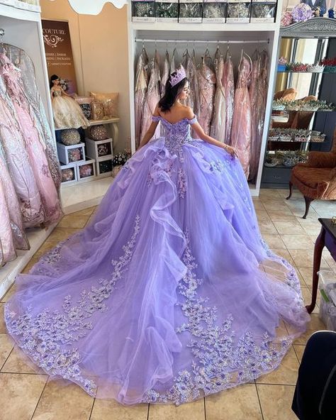 Cute Dresses Quinceanera, Quinceanera Dresses Pastel Purple, 15s Dresses Purple, Lavender Dresses Quinceanera, Sweet 15 Dresses Purple, Quncie Dresses Light Purple, Repunzel Quince Dress, Quinceanera Lilac Dresses, Sofia The First Quinceanera Dress