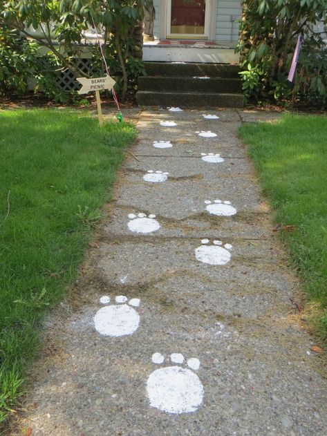 Paddington Bear Party, Oso Paddington, Polar Bear Party, Teddy Bear Picnic Birthday Party, Picnic Themed Parties, Teddy Bear Birthday Party, Bear Paw Print, Picnic Birthday Party, Teddy Bear Party