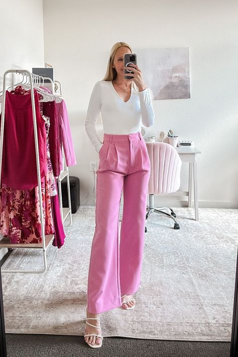 These Abercrombie wide leg trousers have been a staple in my wardrobe all season! Here is a cute and easy way to style pink pants for work! Pair them with your favorite long sleeve white bodysuit and add a blazer for layering if necessary. Sharing more pink pants outfit ideas here! Pink Pants Outfit Ideas, Pink Pants Outfit Work, Style Pink Pants, Pink Trousers Outfit, Classy Outfits For Teens, Trouser Pants Outfits, Wide Pants Outfit, Pink Pants Outfit, Wide Leg Outfit