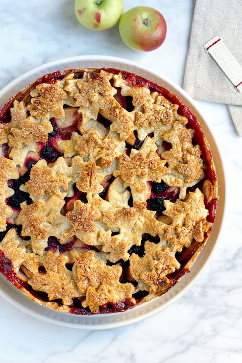 Apple-Berry Pie_top Apple Berry Pie, Blueberry Rhubarb Pie, Blueberry Rhubarb, Apple Berry, Fruity Recipes, Rhubarb Pie, Fruit Cobbler, Good Pie, Berry Pie