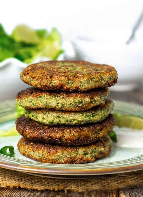 Broccoli Fritters Broccoli Bread, Broccoli Recipes Healthy, Broccoli Fritters, Best Pancake Recipe, Egg Recipe, Recetas Keto, Fritter Recipes, Broccoli Recipes, Staying Healthy