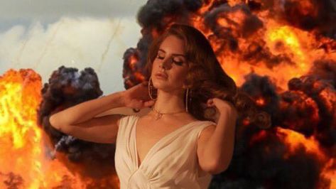 Queen Of Disaster, Fire Icon, Lana Del Rey Memes, Fire Icons, Lana Del Rey Love, Lana Del Rey Vinyl, Lana Del Rey Lyrics, Elizabeth Grant, Aesthetic Grunge Outfit