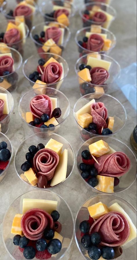 Grand Opening Refreshment Ideas, Cocktail Skewers Appetizer Ideas, Snacks For Wedding Reception, Finger Food Brunch, Mini Charcuterie Cups, Mini Charcuterie Boxes, Charcuterie Cup, Make Ahead Christmas Appetizers, Cocktail Skewers