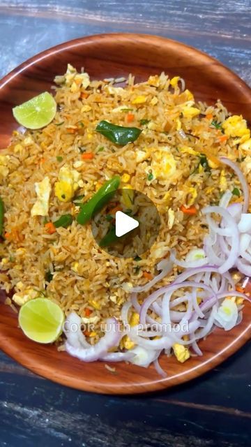 Egg Rice, Leftover Rice, Video Viral, Easy Eggs, Indian Street Food, Indian Food Recipes, Food Photography, Egg, Rice