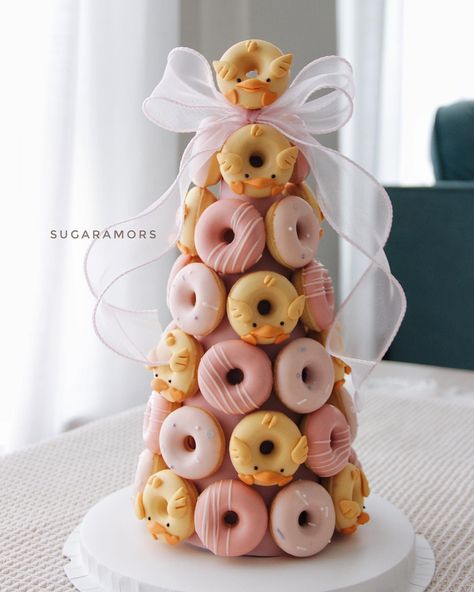 SugarAmors | Quackkk 🐤Duckling Donut Tower | Instagram Donut Tower Cake Birthday, Donut Cake Tower, Choux Tower, Donat Tower, Donut Dessert Table, Turkey Desserts, Dessert Tower, Poppy Birthday, Donut Tower