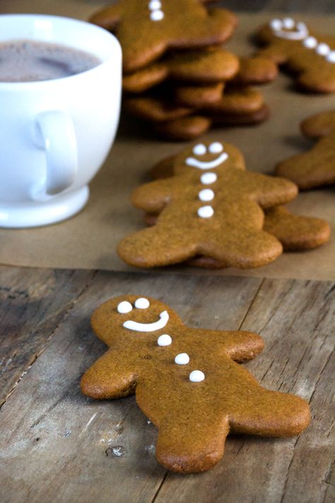 Gluten Free Gingerbread Men Cookies. #gluten_free #food #Christmas #cookies Gluten Free Gingerbread Men, Vegan Gingerbread Cookies, Gingerbread Men Cookies, Cookies Sans Gluten, Unique Christmas Cookies, Soft Gingerbread Cookies, Gluten Free Gingerbread, Vegan Gingerbread, Ginger Bread Cookies Recipe