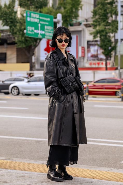 The Best Street Style From Seoul Fashion Week Spring/Summer 2020 Tokyo Fashion Women, Tokyo Fits, Japanese Outfits Street Style, Tokyo Fashion Street, Tokyo Fashion Week Street Styles, Chinese Street Style, Street Style Black, Nike Tenis, Outfit 2020