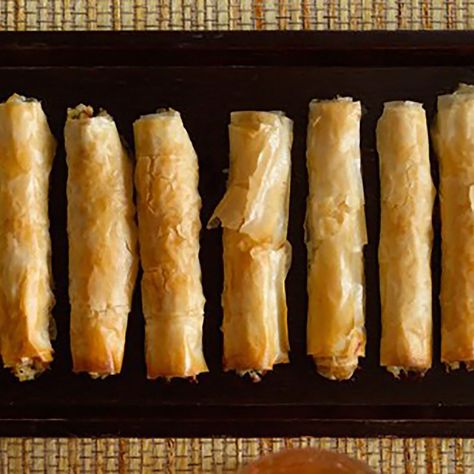 Philo Dough, Filo Pastry Recipes, Phyllo Dough Recipes, Phyllo Recipes, Hors Doeuvres, Cheesy Appetizer, Pasta Fillo, Phyllo Dough, Puff Pastry Recipes