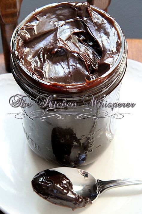 Fudge Sauce For Cake, Hot Fudge Recipe, Hot Fudge Sauce Recipe, Hot Fudge Cake, Ice Cream Sauce, Homemade Hot Fudge, Chocolate Fudge Sauce, Hot Fudge Sauce, Fudge Sauce