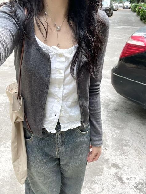 Aesthetic Korean Outfits Jeans, Kawaii Outfit With Pants, White Cardigan Outfit Aesthetic, Small Body Type, Gray Hoodie Outfit, Peony Aesthetic, Sleep Hacks, Street Outfits, Easy Hacks