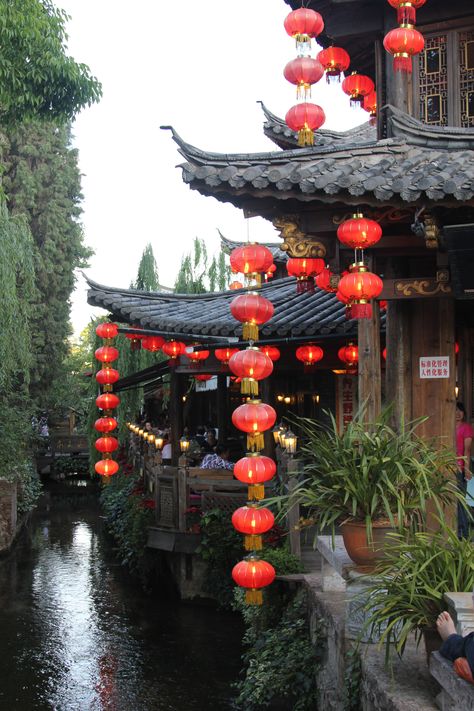 Lijiang China, China City, Chinese Aesthetic, Lijiang, Japan Aesthetic, Korea Travel, Chinese Architecture, China Travel, Ancient China