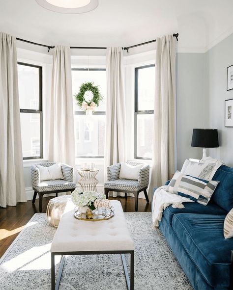 @juliagoodwindesign on instagram - photo @laeiou - bay window - curtain rod - Pottery Barn - Laurel Home Room With Bay Window Layout, Bay Window Layout, Curtains White Walls, Living Room With Bay Window Layout, Living Room With Bay Window, Window Layout, Room With Bay Window, Curtains White, Bay Window Curtains