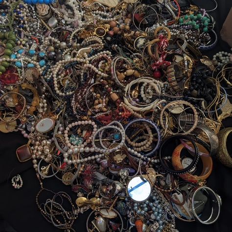 jewelry, bracelets, necklaces, rings, messy, vintage, fleamarket, chaos Flea Market Bracelets, Messy Fashion Aesthetic, Too Much Jewelry Aesthetic, Messy Jewelry Aesthetic, Making Jewelry Aesthetic, Jewelry Making Aesthetic, Trinket Aesthetic, Messy Jewelry, Flea Market Aesthetic