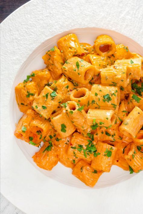 Gigi Hadid Pasta Recipe, Hadid Pasta Recipe, Gigi Hadid Pasta, Hadid Pasta, Pasta Alla Vodka, Vodka Sauce Recipe, Vodka Sauce Pasta, Creamy Tomato Pasta, Sommer Mad