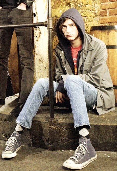 Nick Valensi, Childhood Memories 90s, Julian Casablancas, Fan Style, The Strokes, Mens Outfit Inspiration, Punk Outfits, I Decided, Boy Fashion