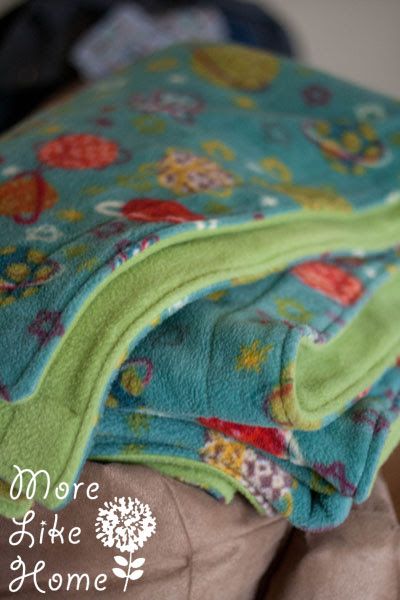 Fleece Blanket Edging, Fleece Projects, No Sew Fleece Blanket, Sewing Fleece, Blanket Diy, Beginner Sewing Projects Easy, Fleece Blankets, Leftover Fabric, Sewing Projects For Beginners