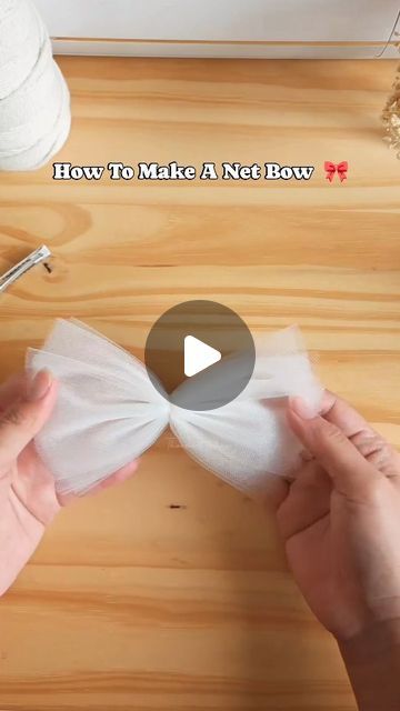 How To Make Bow With Net, Making A Bow With Tulle, How To Tie Tulle Bows, Tulle Hair Bows Tutorial, Net Hair Bows, Net Bows Diy, Big Hair Bows Diy, Tulle Bows Diy Hair, Net Gift Wrapping Ideas