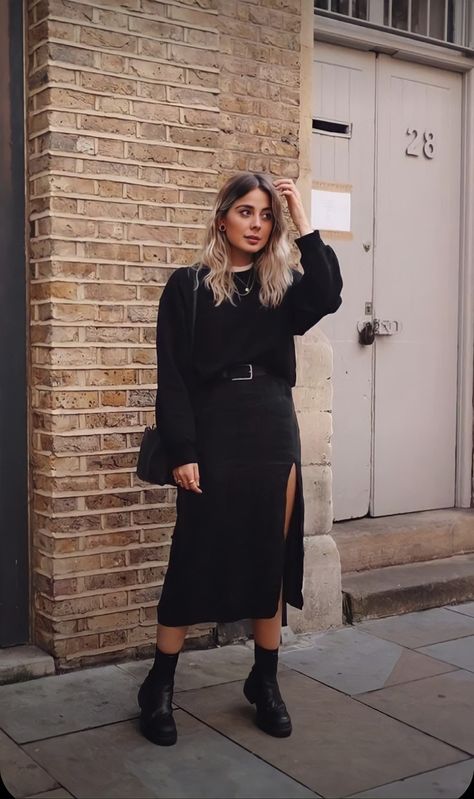 Edgy Midi Dress Outfit, Monochrome Looks Outfit, Black Knit Maxi Dress Outfit, Thick Middle Outfits, Grunge Fall Photoshoot, Black Maxi Dress Fall Outfit, Professional All Black Outfits Women, Black Long Skirt Outfit Ideas, 90s Maxi Dress Outfit