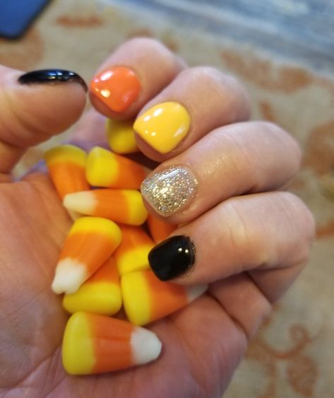 October Nails Fall Dip Powder, Acrylic Overlay Nails Halloween, Halloween Toenail Ideas, October Manicure, Diy Halloween Nail Art, Bat Nails Art, Cut Dog Nails, Halloween Nail Colors, Halloween Nail Art Ideas