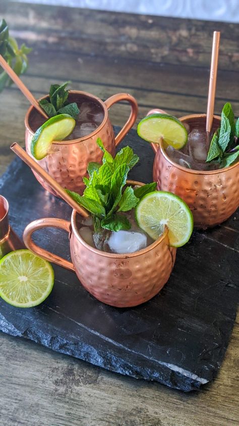 Moscow Mule Moscow Mule Recipe Classic, Mule Drink, Batch Cocktail Recipe, Mule Mugs, Moscow Mule Cocktail, Moscow Mule Recipe, Vodka Lime, Mule Cocktail, Mule Recipe