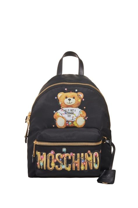 Jeremy Scott has done it again! Moschino Holiday Backpack for Christmas!!! #moschino #luxurytravel Travel Capsule, Travel Trends, Sustainable Tourism, Jeremy Scott, Capsule Collection, Travel Gifts, Luxury Travel, Kitsch, Moschino