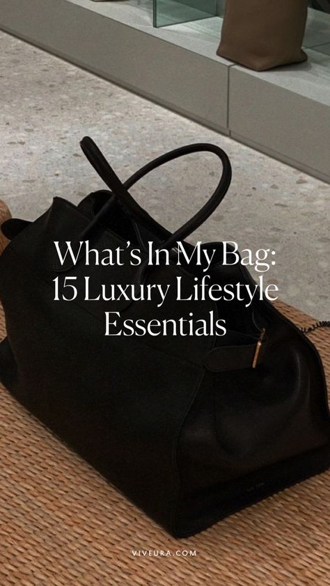 luxury life, luxury living, luxury aesthetic, luxury handbag Purse Essentials List, Chic Travel Accessories, Everyday Bag Essentials, Luxury Travel Bag, What's In My Purse, Luxury Lifestyle Travel, Living Luxury, What's In My Bag, My Daily Routine