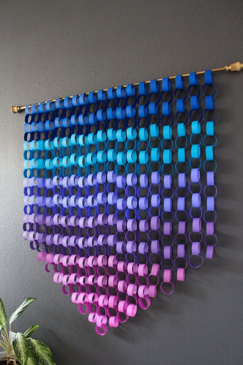 Paper Wall Art Diy, Crafted Gifts, Paper Blog, Wall Hanging Designs, Diy Wand, Paper Chains, Paper Wall Art, Festival Diy, Diy Wallpaper