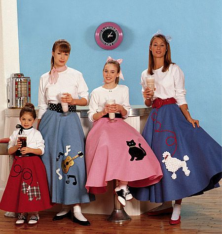 Poodle Skirt Pattern, Girls Poodle Skirt, 1950s Poodle Skirt, Poodle Skirt Costume, Costumes Faciles, Sock Hop, Costume Sewing Patterns, Poodle Skirt, Disfraces Halloween