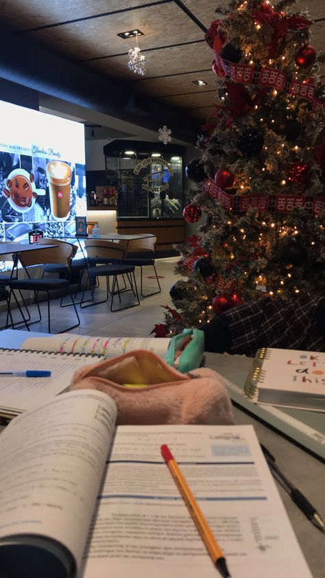 Study In Winter Aesthetic, Winter Aesthetic Studying, Cozy December Aesthetic, Study Cozy Aesthetic, Autumn Shopping Aesthetic, Christmas In College, December Study Aesthetic, Christmas School Aesthetic, Cozy Winter Study Aesthetic